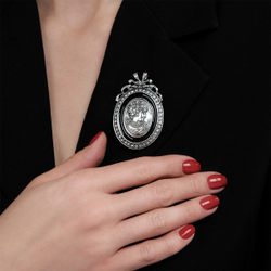 "Анелия" брошь в серебряном покрытии из коллекции "Пальмира" от Jenavi с замком булавка