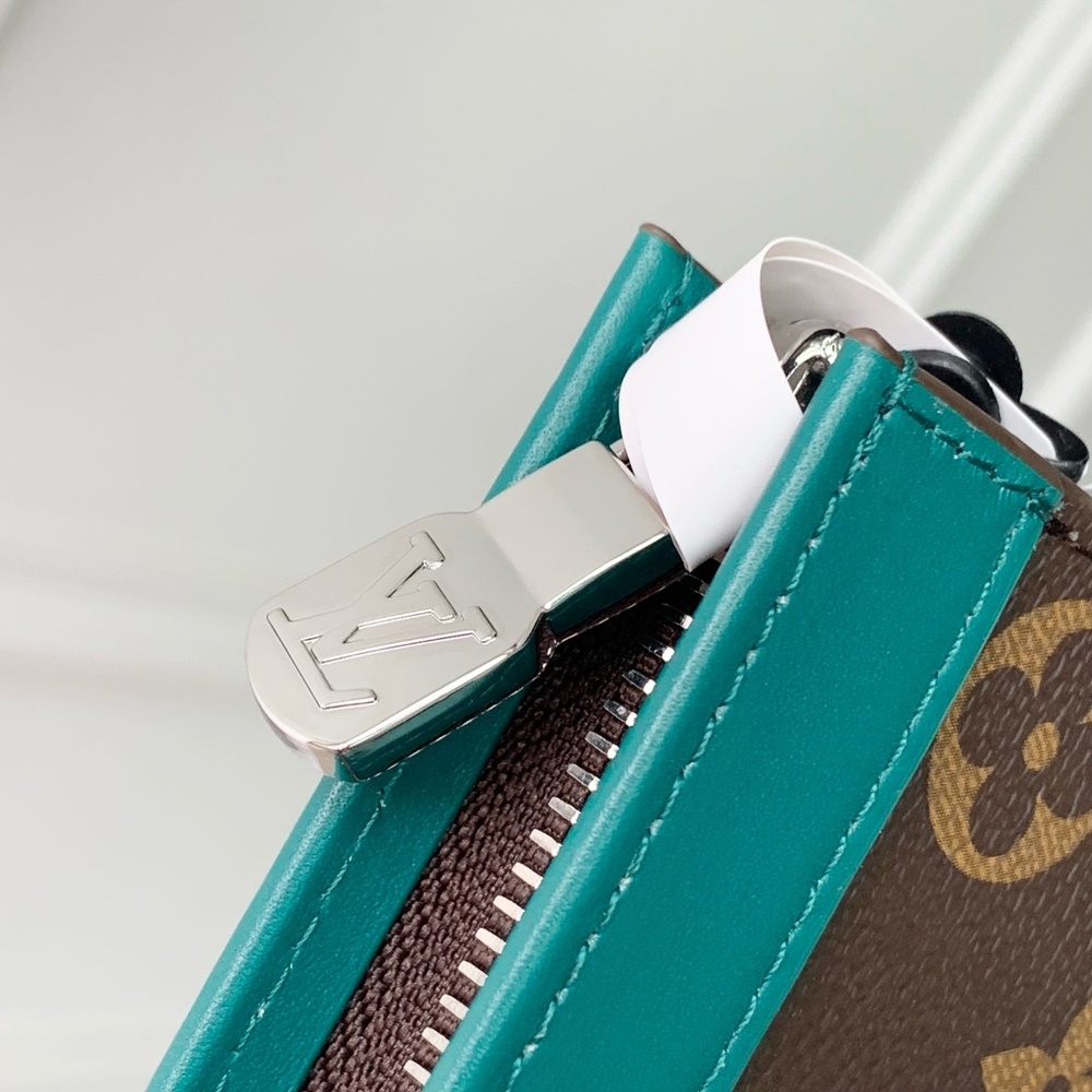 Louis Vuitton Pochette Voyage MM