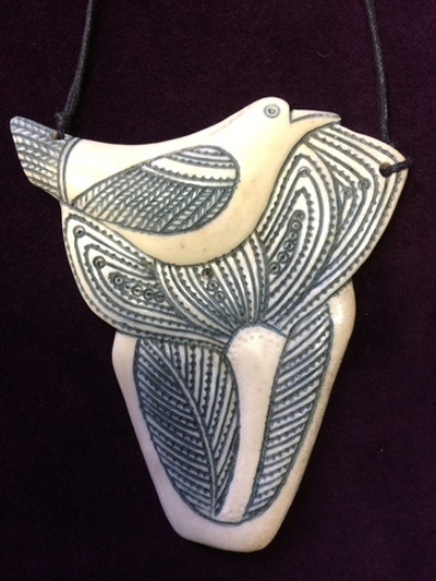 Подвеска "Птица на цветке", рог лося