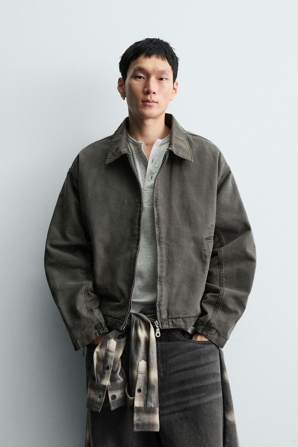 ZARA УКОРОЧЕННАЯ КУРТКА CROPPED FIT С ВЫШИВКОЙ, ХАКИ