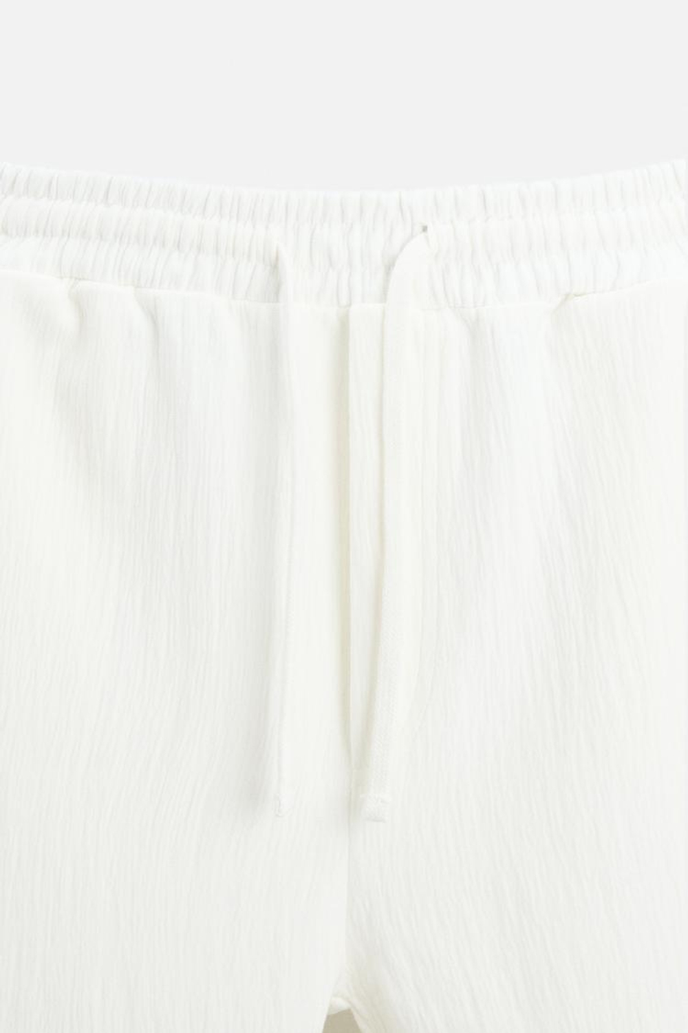 ZARA ШОРТЫ-ДЖОГГЕРЫ ИЗ РЕЛЬЕФНОЙ ТКАНИ, ЖЕЛТОВАТО-БЕЛЫЙ