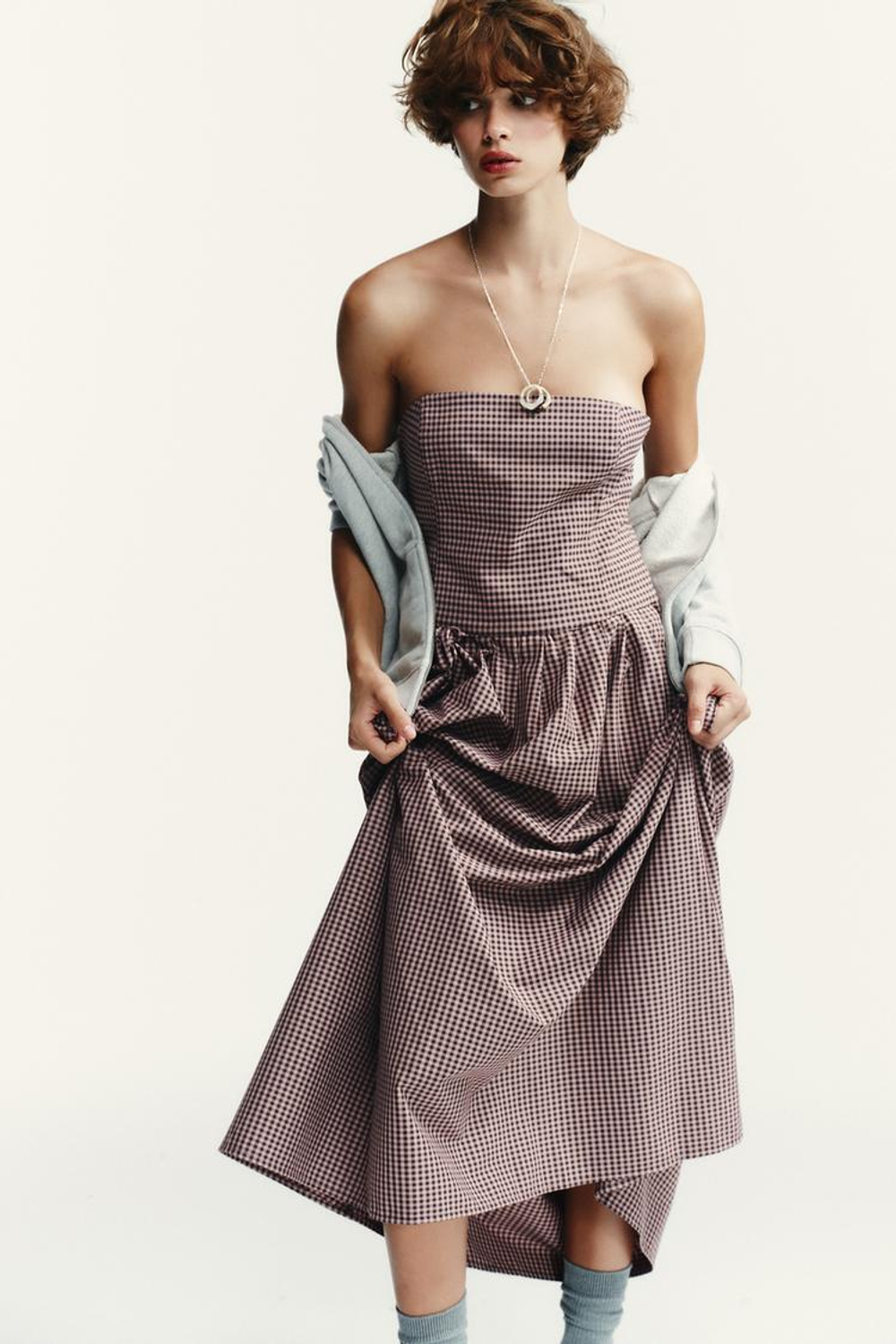 ZARA ПЛАТЬЕ МИДИ БЕЗ БРЕТЕЛЕЙ В КЛЕТКУ ВИШИ, ТЕМНО-РОЗОВЫЙ