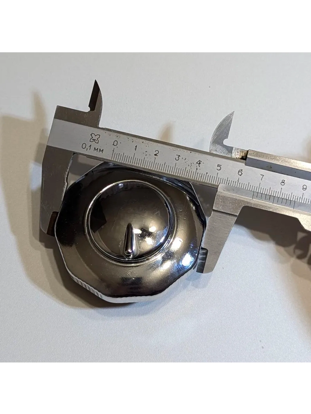 - - Пробка бензобака с ключом Альфа