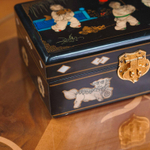 Лаковая шкатулка с инкрустацией и бархатной отделкой