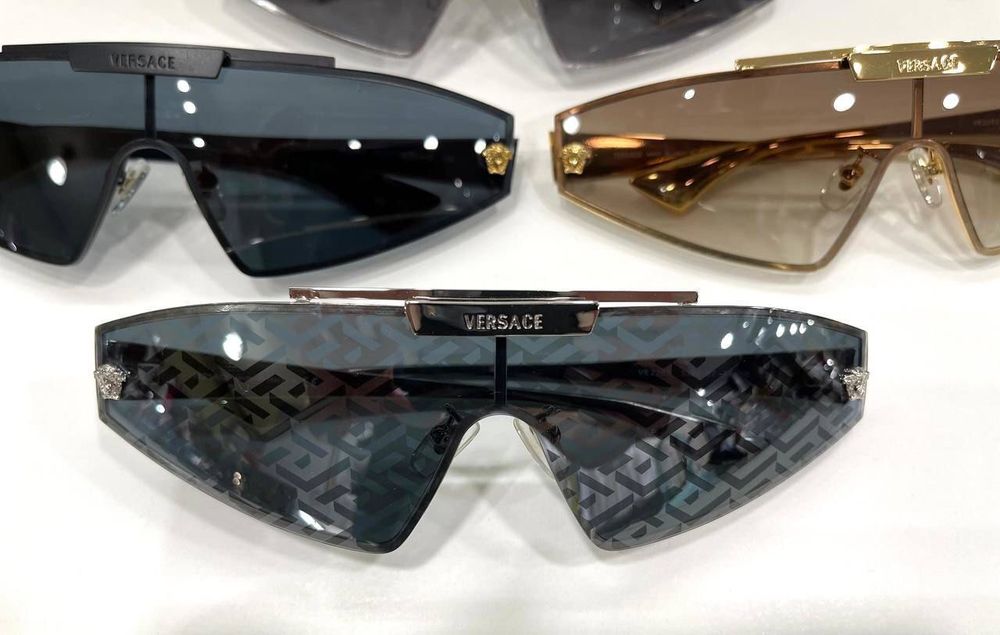 Солнцезащитные очки Versace