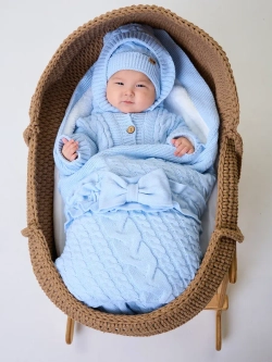 Вязаный конверт на выписку для новорожденного теплый