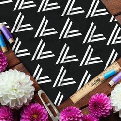 Ткань шифон белый треугольный узор на чёрном фоне