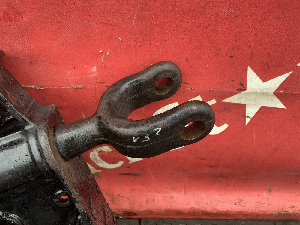 Кронштейн буксировочный левый 2017г