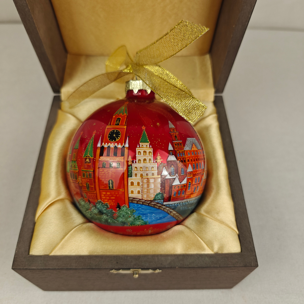 Шар новогодний с круговой росписью Палех "Москва. Большой театр" на красном в футляре