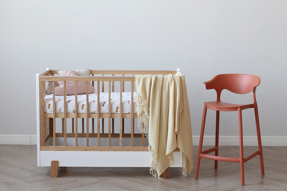 Детская кроватка Фабрика Облаков Onlybaby Scandi маятник продольный молочный, дерево