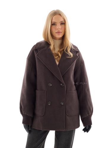 Винное двубортное пальто с манишкой