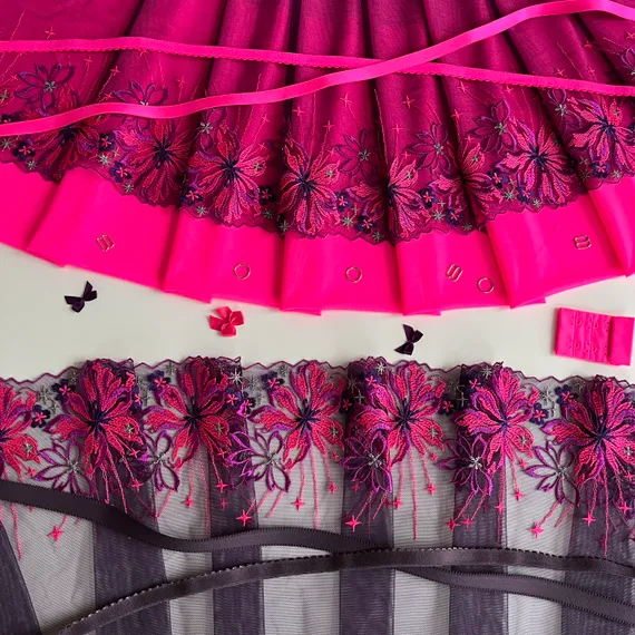 Вышивка на сетке фиолетовая/неон 24 см (правая)