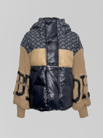 Куртка 18093 укороченная со вставками из ткани и вязанными рвукавами