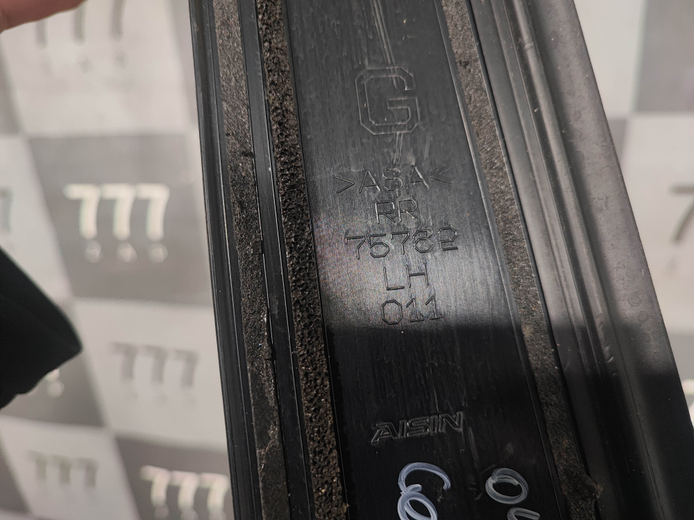 Накладка стойки задней левой Toyota Camry (XV70) 17-нв Б/У Оригинал 7576233100