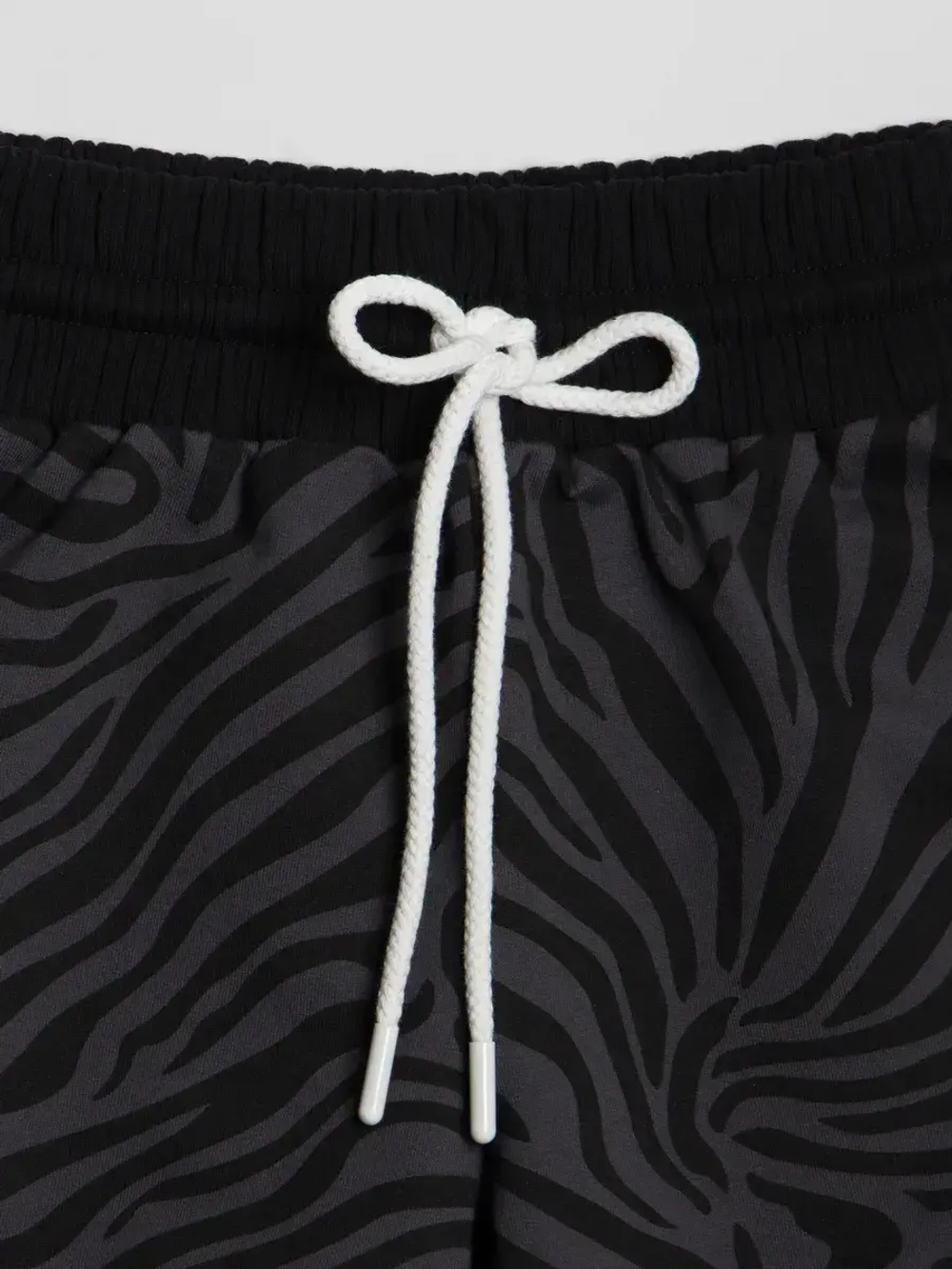 Костюм для девочки спортивный с шортами