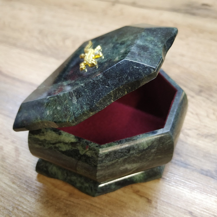 Ларец с ящерицей, 6 граней, змеевик, бархат, зеркало, 100x75x50 мм