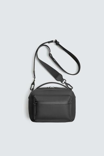 ZARA СУМКА ЧЕРЕЗ ПЛЕЧО С ТЕКСТУРНОЙ ПРОРЕЗИНЕННОЙ ОТДЕЛКОЙ, ЧЕРНЫЙ