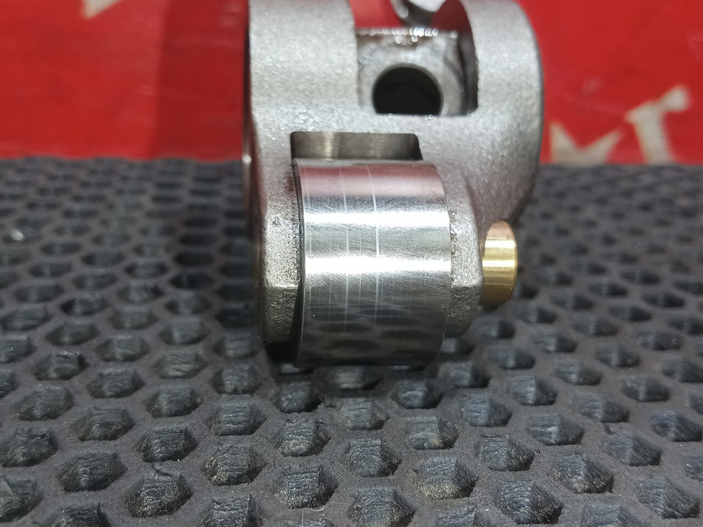 Коромысло впускного клапана 2024г.