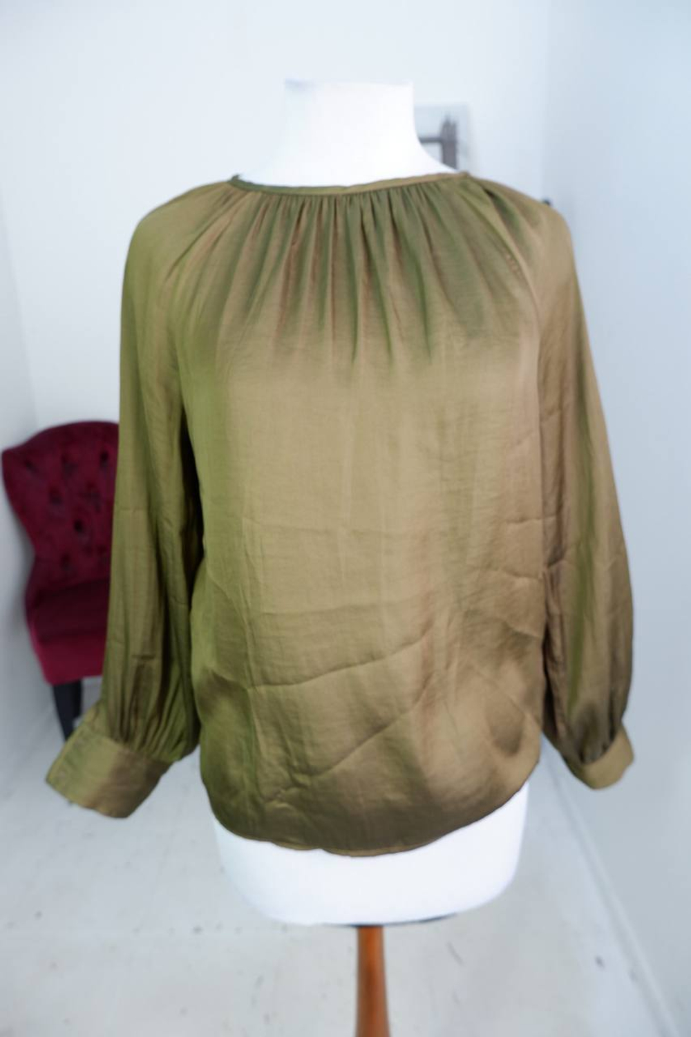 Блузка H&M атласная, маркировка 34, визуально 40 размер