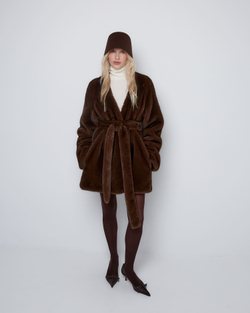 Шуба из искусственного меха норки коричневый