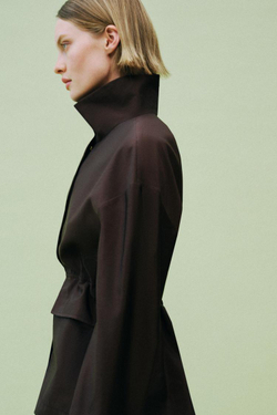 ZARA КУРТКА С ВОРОТНИКОМ-СТОЙКОЙ И РЕГУЛИРУЕМОЙ ТАЛИЕЙ, КОРИЧНЕВЫЙ