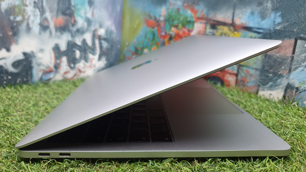MacBook Pro 13 (2017, два порта Thunderbolt 3) i5/8Gb