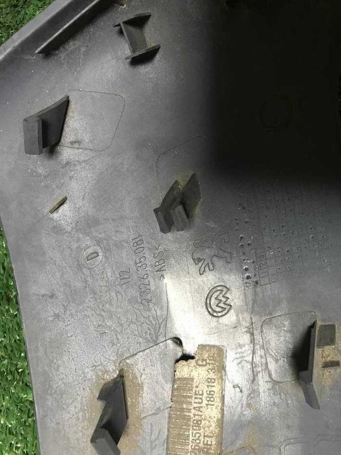 Крышка зеркала левая Peugeot 3008 1 (2013-2016)