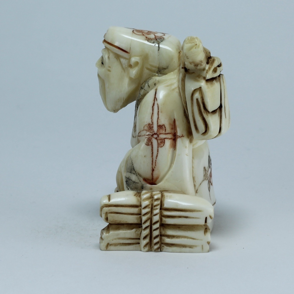 Эксклюзивная нэцкэ Дзюродзин со свертками