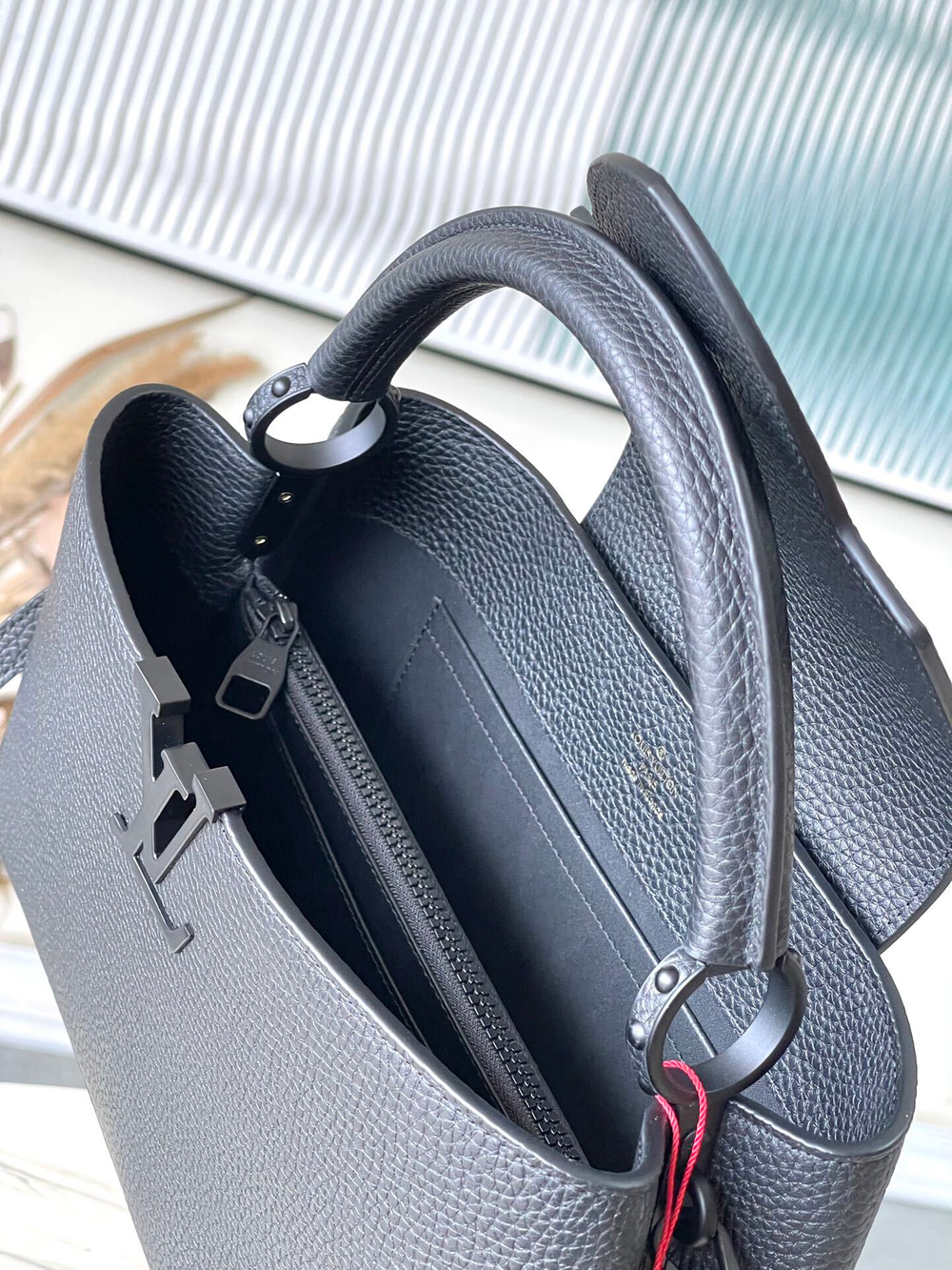Louis Vuitton Capucines East West MM