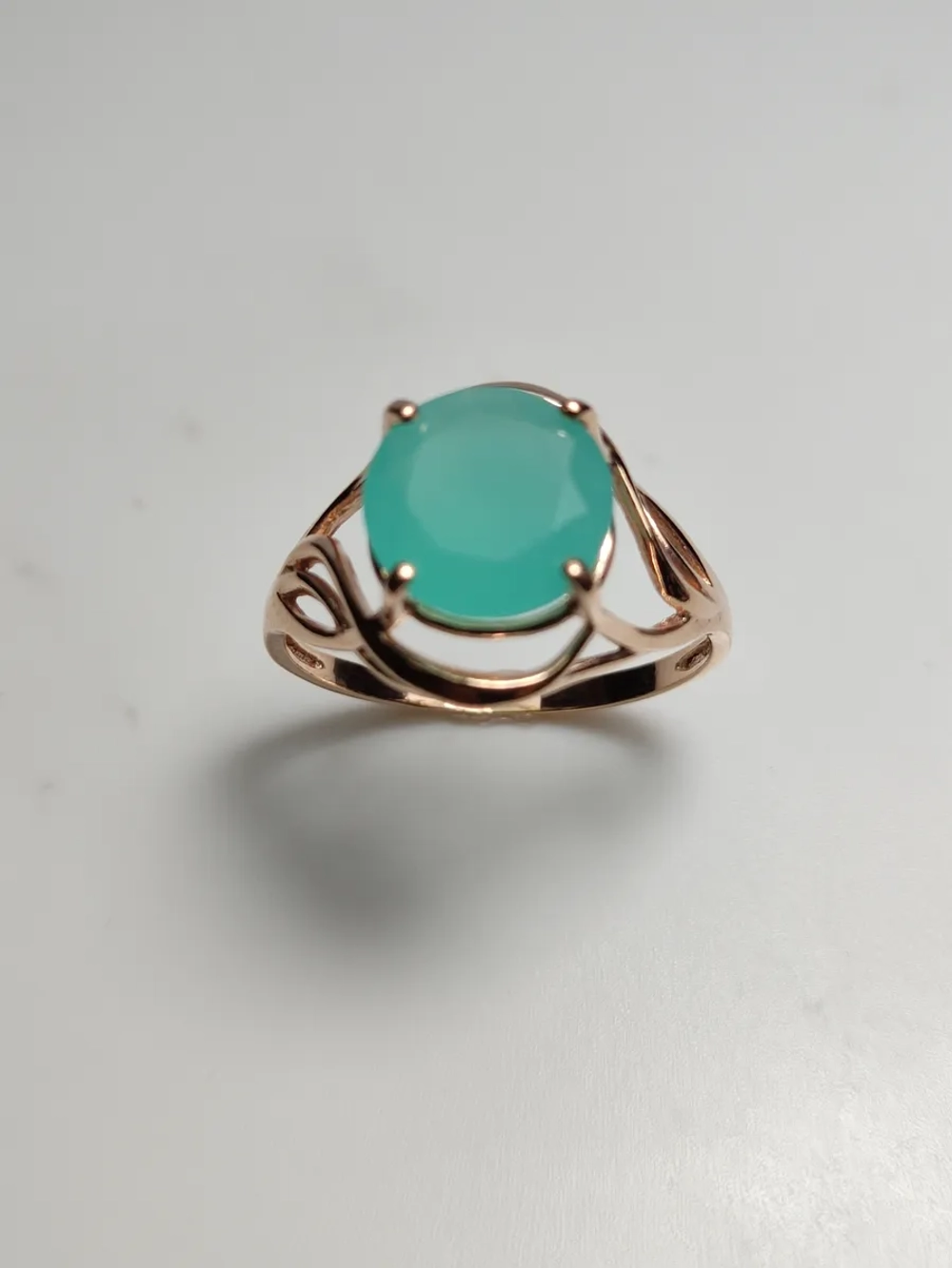 Кольцо серебряное 925 пробы с халцедоном