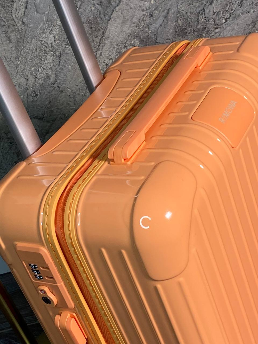 Чемодан Rimowa