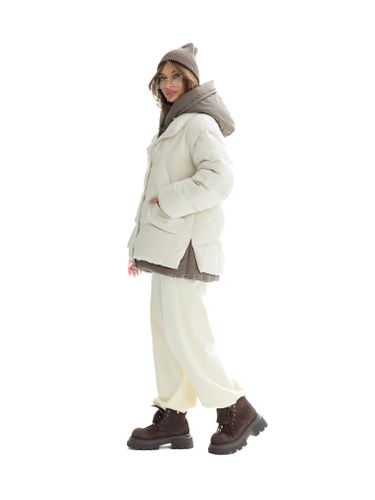 Женский бело-коричневый многослойный пуховик