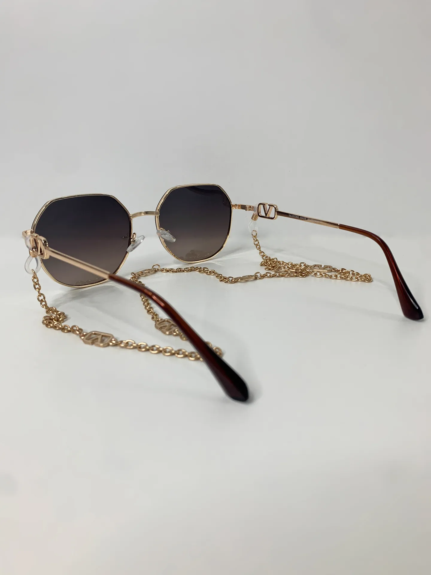 Солнцезащитные очки 7101 с металлической цепочкой\Золотой оптом