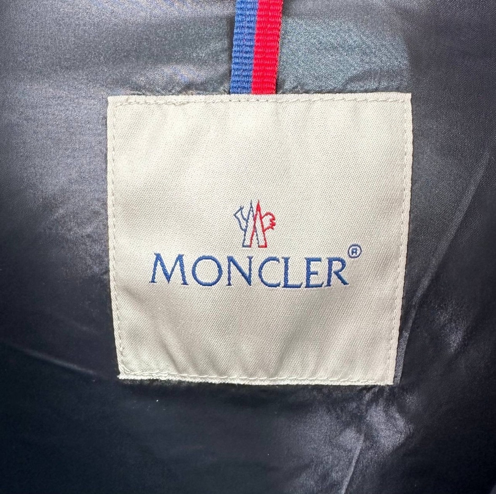 Пуховик Moncler