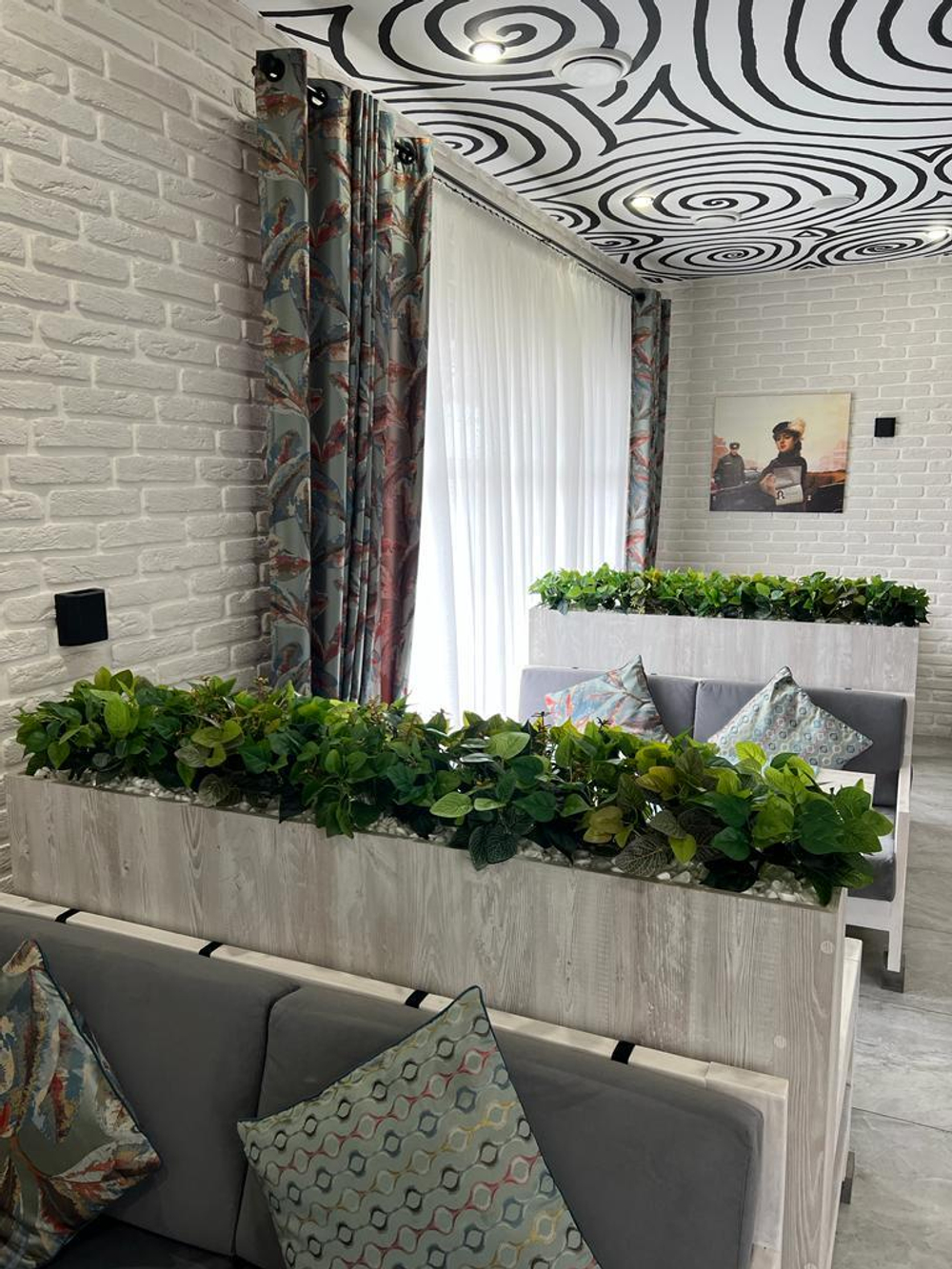 4.23. Озеленение дивайдеров искусственными растениями