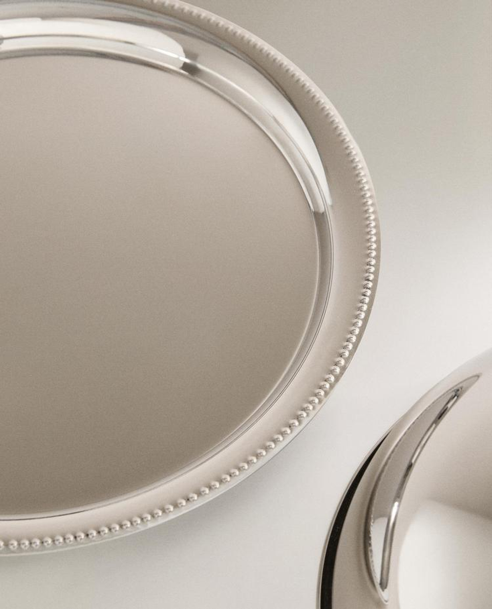 ZARA HOME ПОДНОС СО СТАЛЬНЫМ КУПАЛОМ, СЕРЫЙ