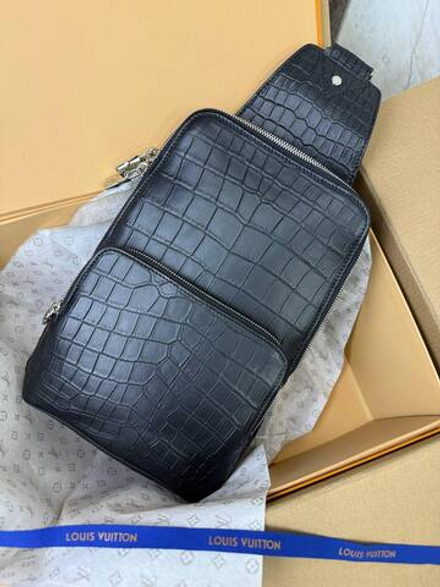 Сумка-мессенджер Louis Vuitton из кожи крокодила