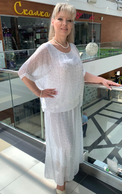 Белый нарядный итальянский костюм с юбкой