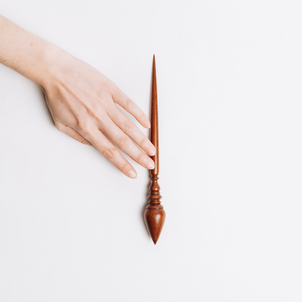 Опорное веретено для прядения из древесины сибирского кедра 280 мм. B78