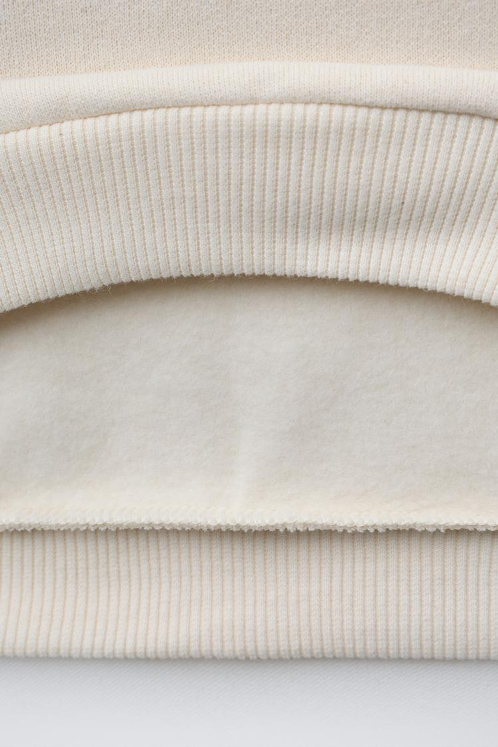 ZARA ТОЛСТОВКА С ПРИНТОМ, ЭКРЮ