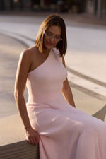 платье миди в нежно розовом цвете