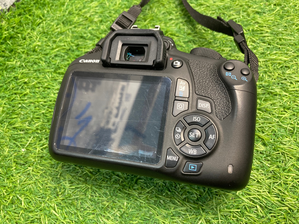 Canon 1200D kit 18-55mm 3.5-5.6 III 1.500 кадров