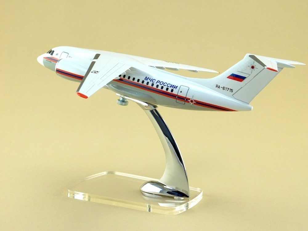 Модель самолета Ан-148-100ЕМ (М1:100, МЧС России)