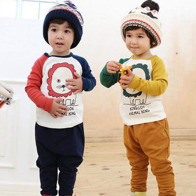 Костюм из лонгслива с изображением льва и однотонных брюк