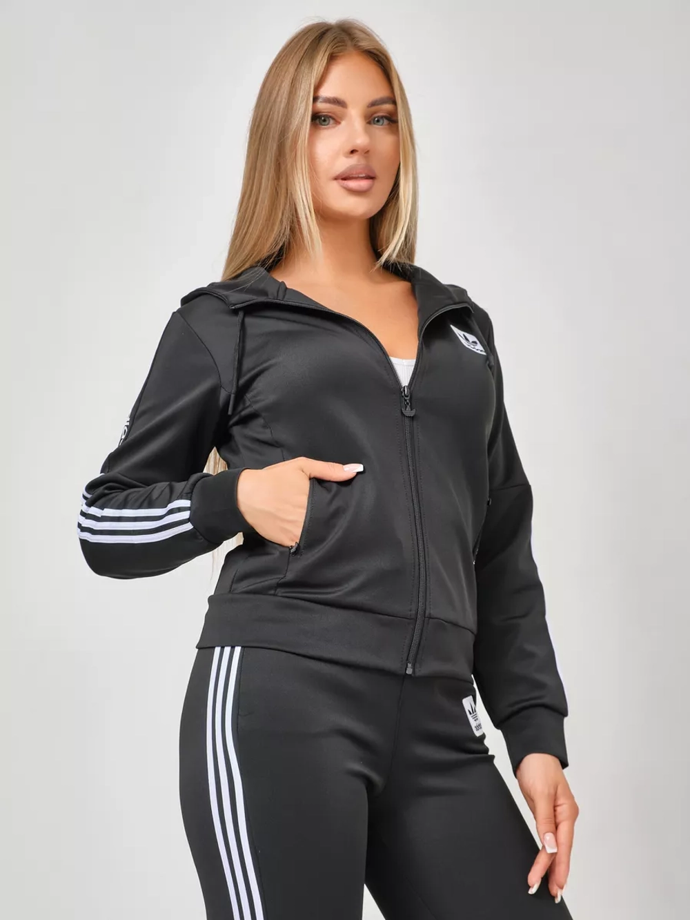 костюм спортивный с капюшоном на молнии брючной Adidas