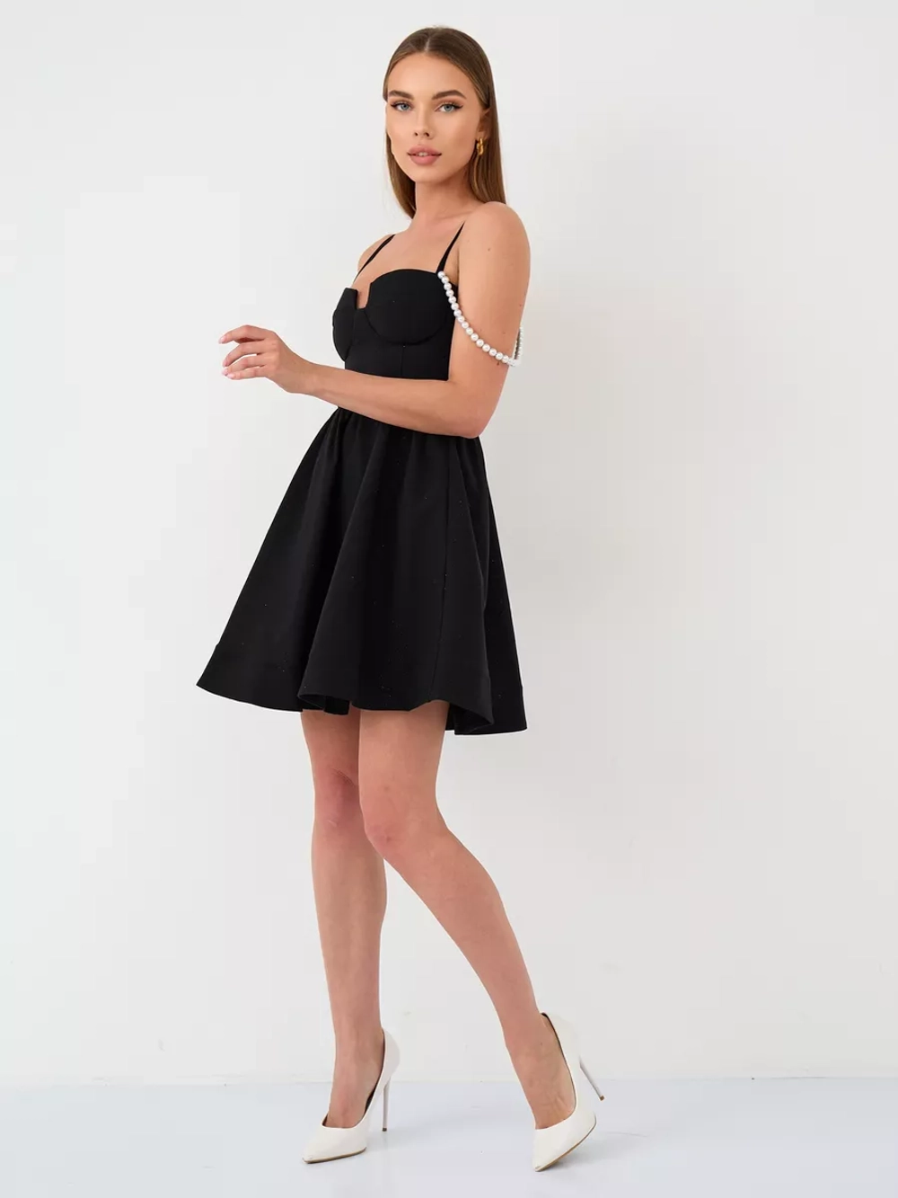 Платье нарядное стильное с бусинами