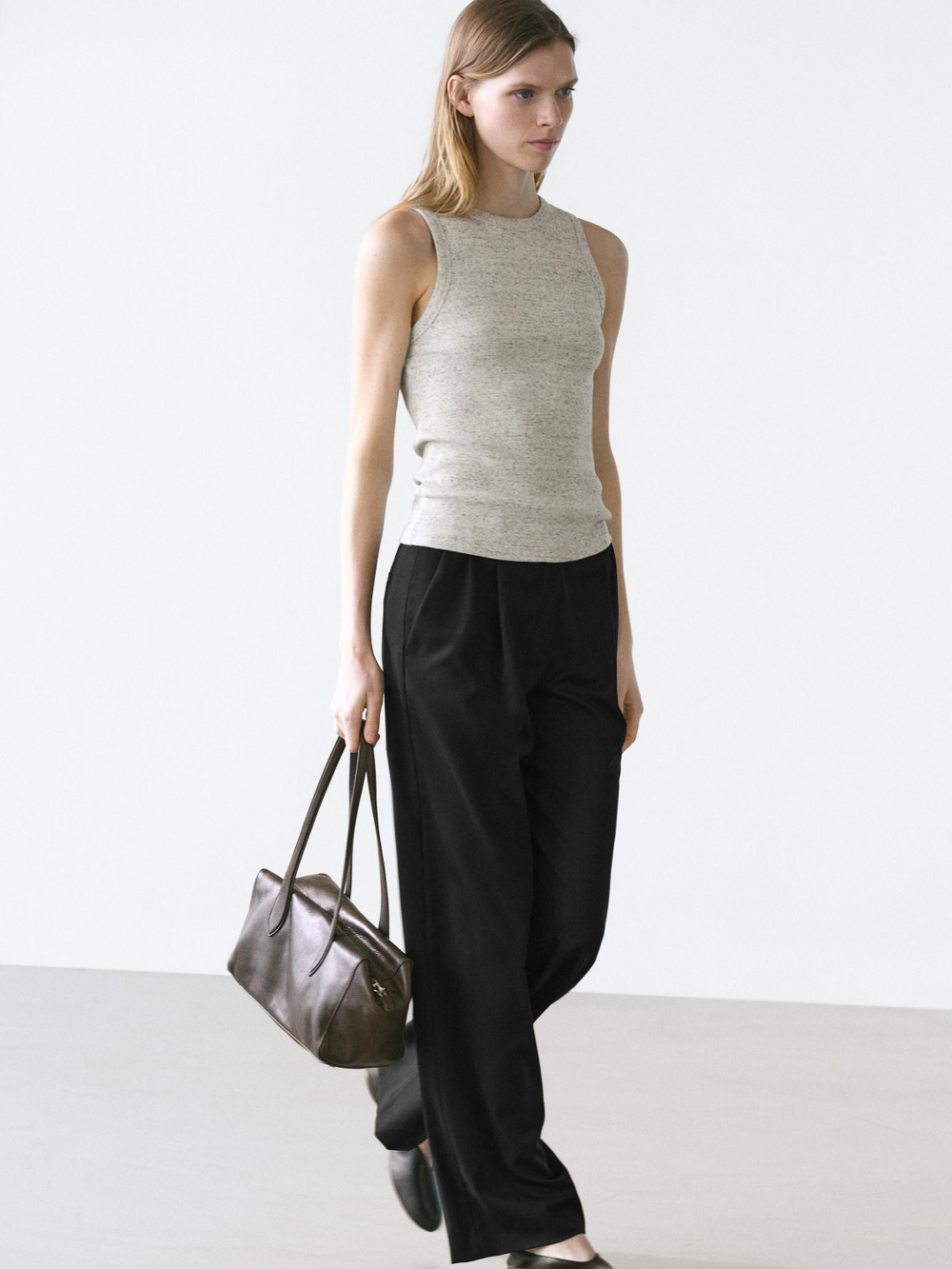 Massimo Dutti Брюки из тонкой шерсти со складками, черный