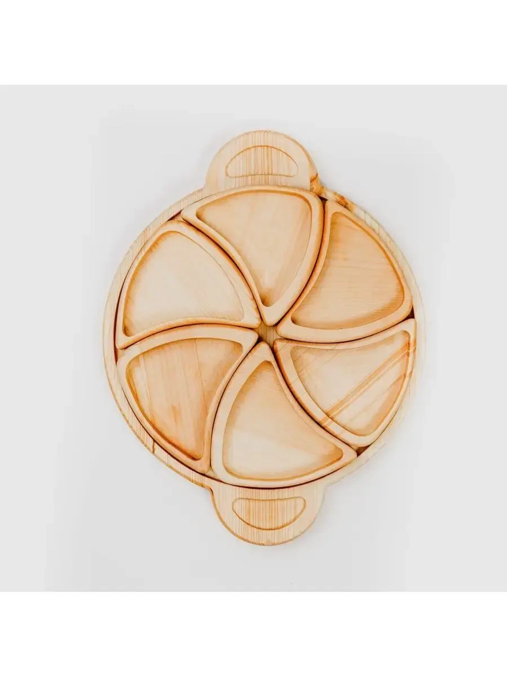 Деревянная менажница с ручками из кедра