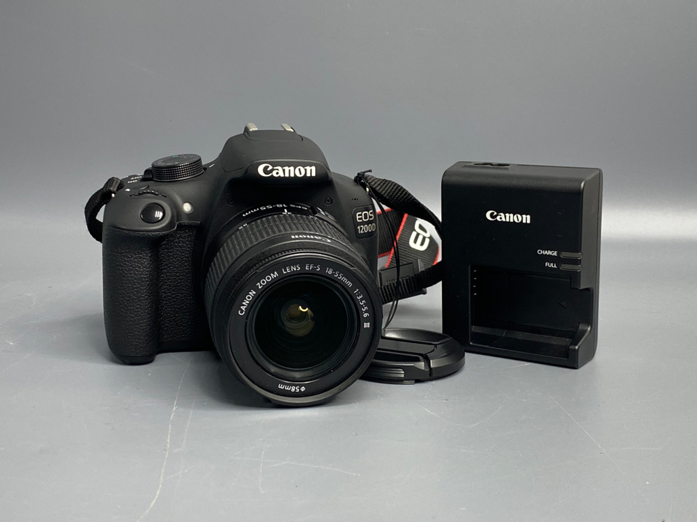 Canon EOS 1200D kit 18-55mm 3.5-5.6 III 3.000 кадров