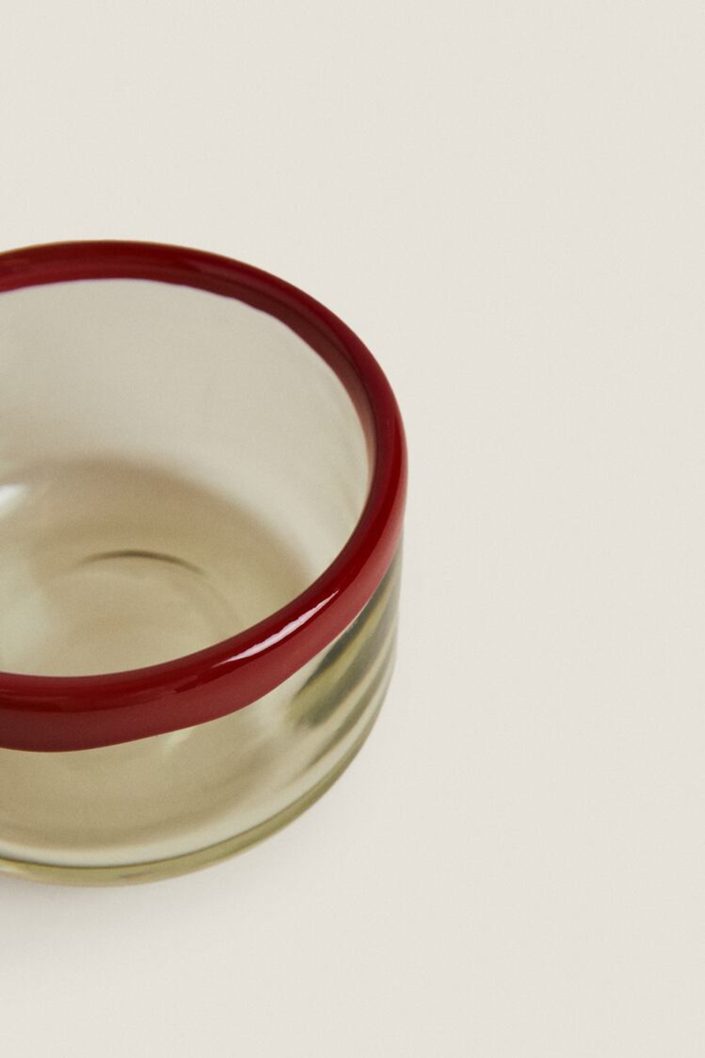 ZARA HOME СТЕКЛЯННАЯ ПИАЛА С КОНТРАСТНЫМИ ДЕТАЛЯМИ ПО КРАЯМ, КРАСНЫЙ